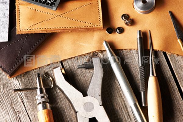 匠心与创意的交响 皮革制作工具广告设计如何打动人心