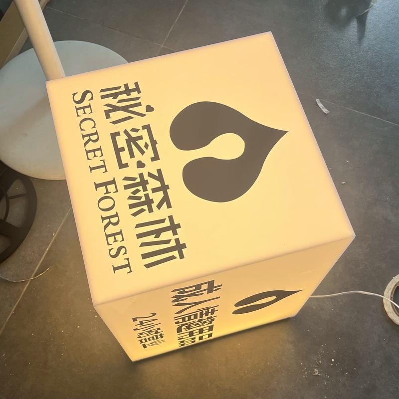 霓虹光影下的工厂叙事 临汾标识制作产业深度观察